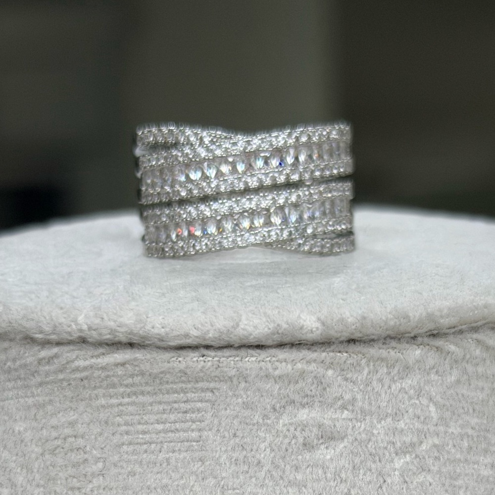 Elegant Cubic Zirconia Women's Ring